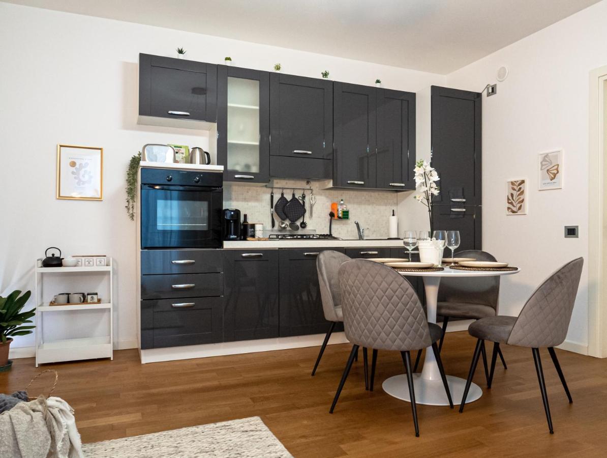 Maison Blanche: Appartamento Elegante Con Parcheggio Privato 曼托瓦 外观 照片